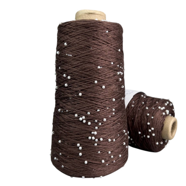Пряжа Avanti Yarn Бусинка 3 мм на хлопке №979 шоколадный+белые бусинки 330 г, 1250 м 979 фото